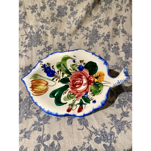 Vintage Made in Italy Leaf-shaped Floral Plate - Picture 2 of 4